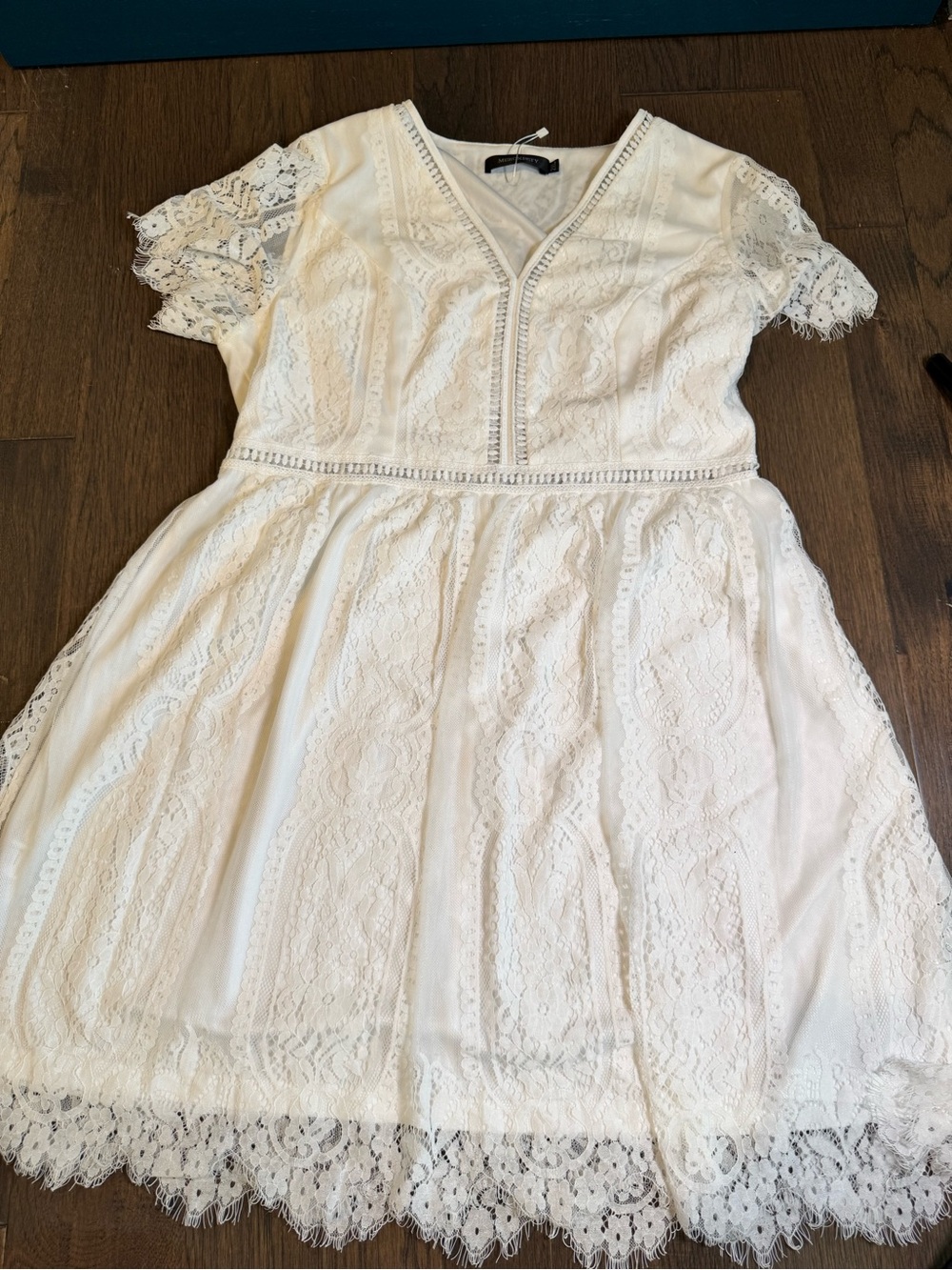 Ivory Lace V-Neck Short Formal Dress - Picture 2 of 6